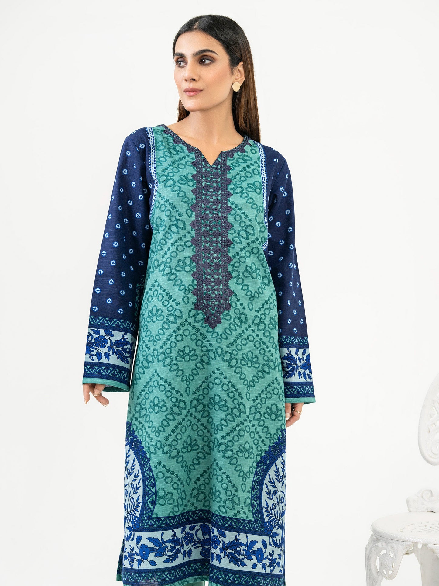 2 Piece Khaddar Suit-Embroidered(Pret)