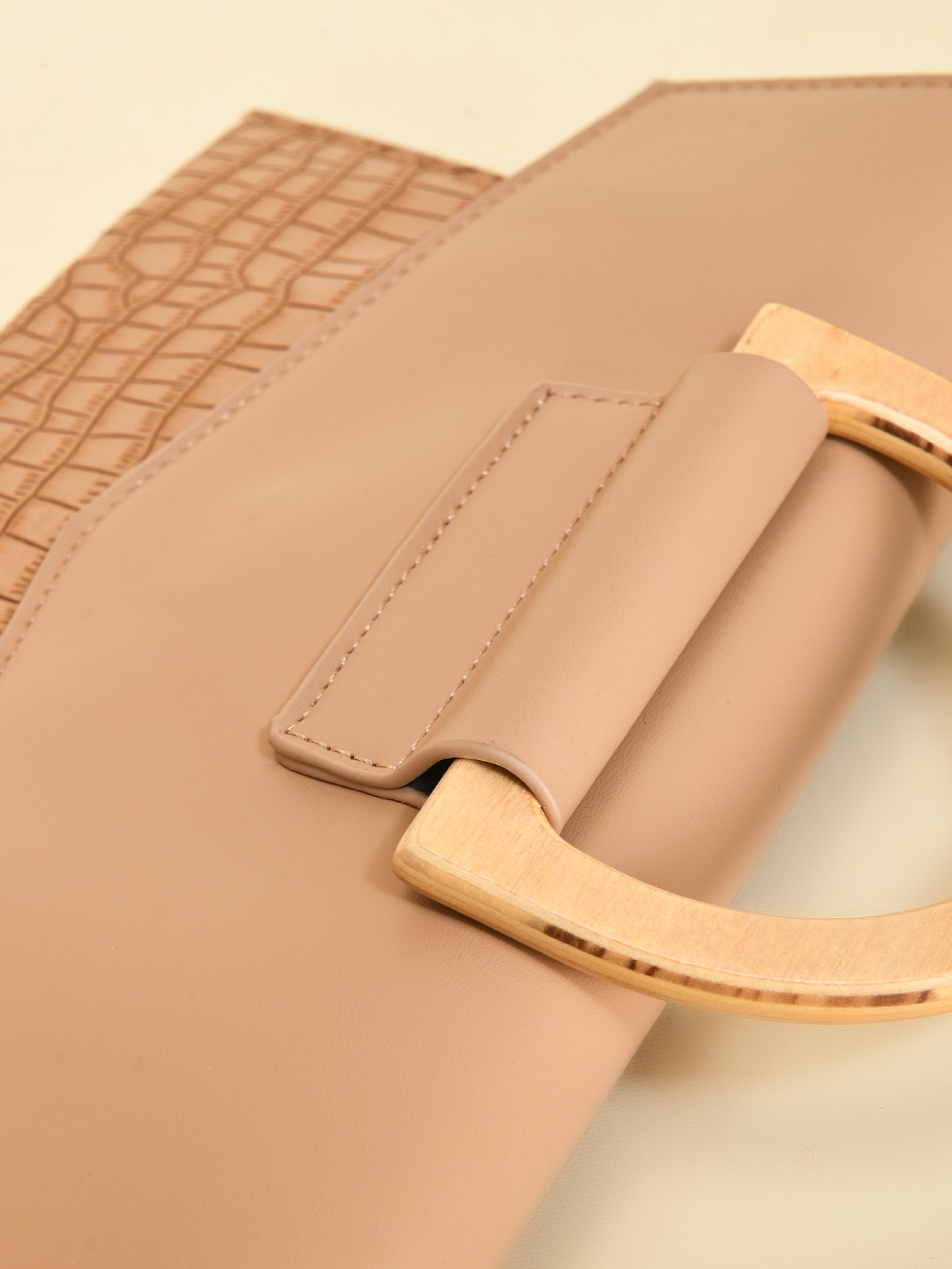 Limelight - Wooden Handle Clutch