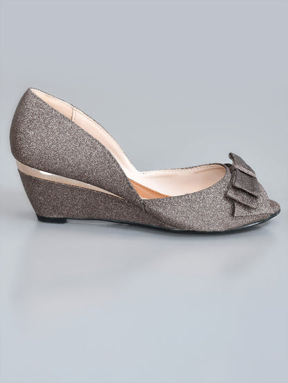 Limelight - Shimmery Bow Wedges - Bronze