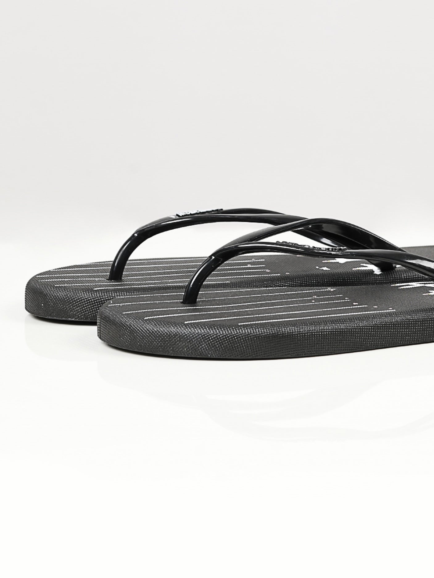 Limelight - Printed Flip Flops - Black