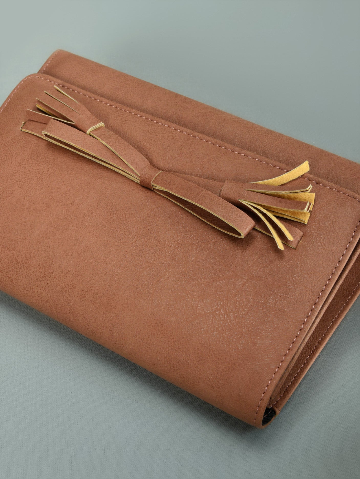 Limelight - Bow Detail Clutch