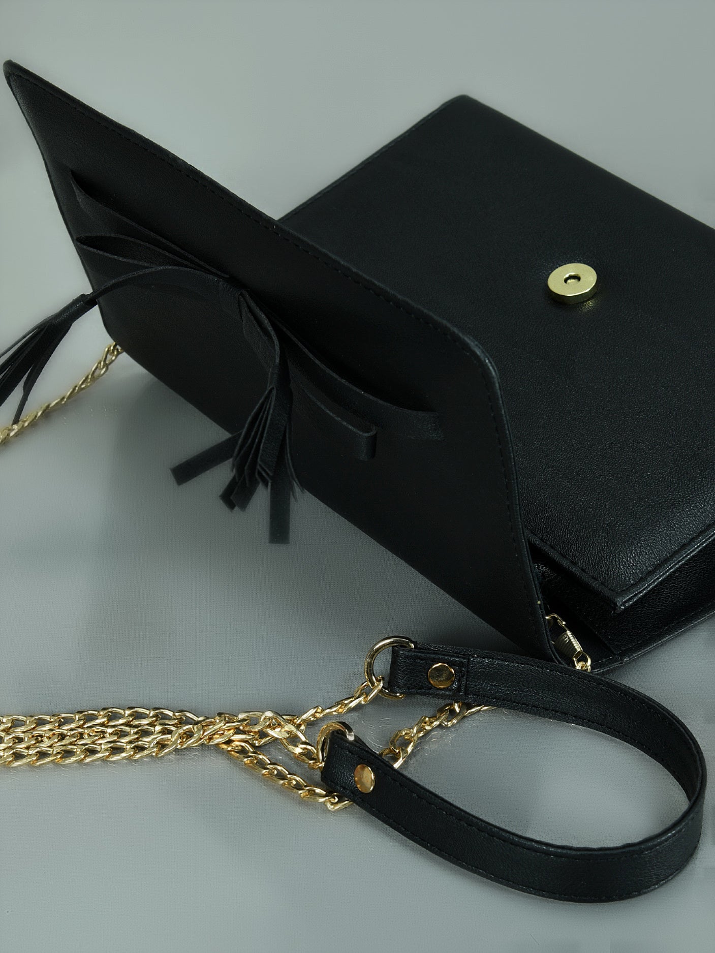 Limelight - Bow Detail Clutch