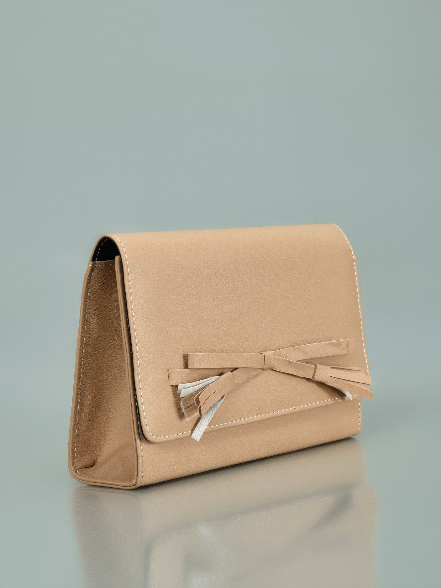 Limelight - Bow Detail Clutch