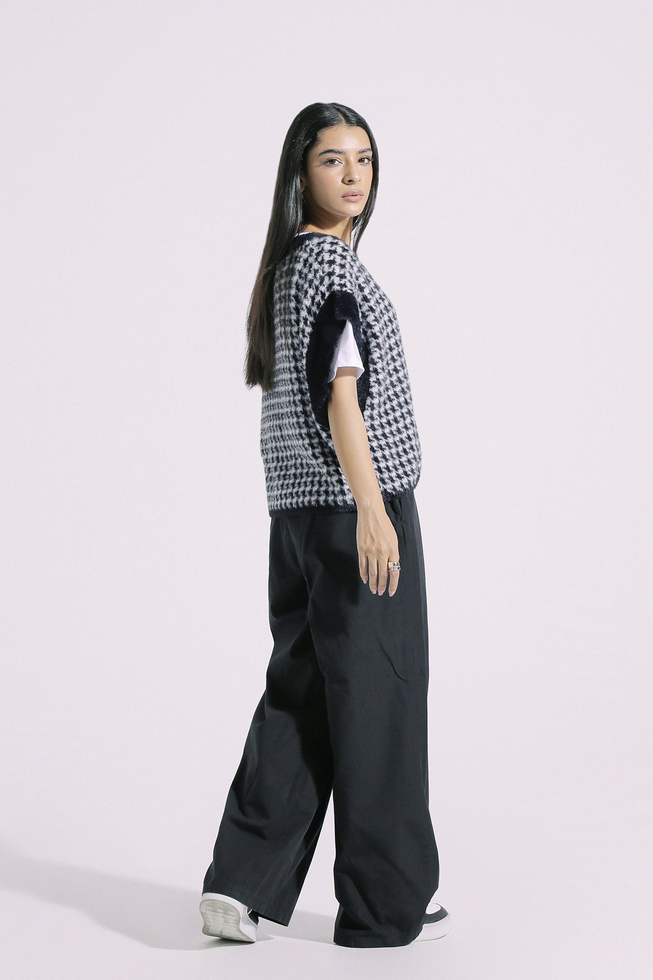 Ethnic - V-NECK KNIT VEST (E0524/108/902)