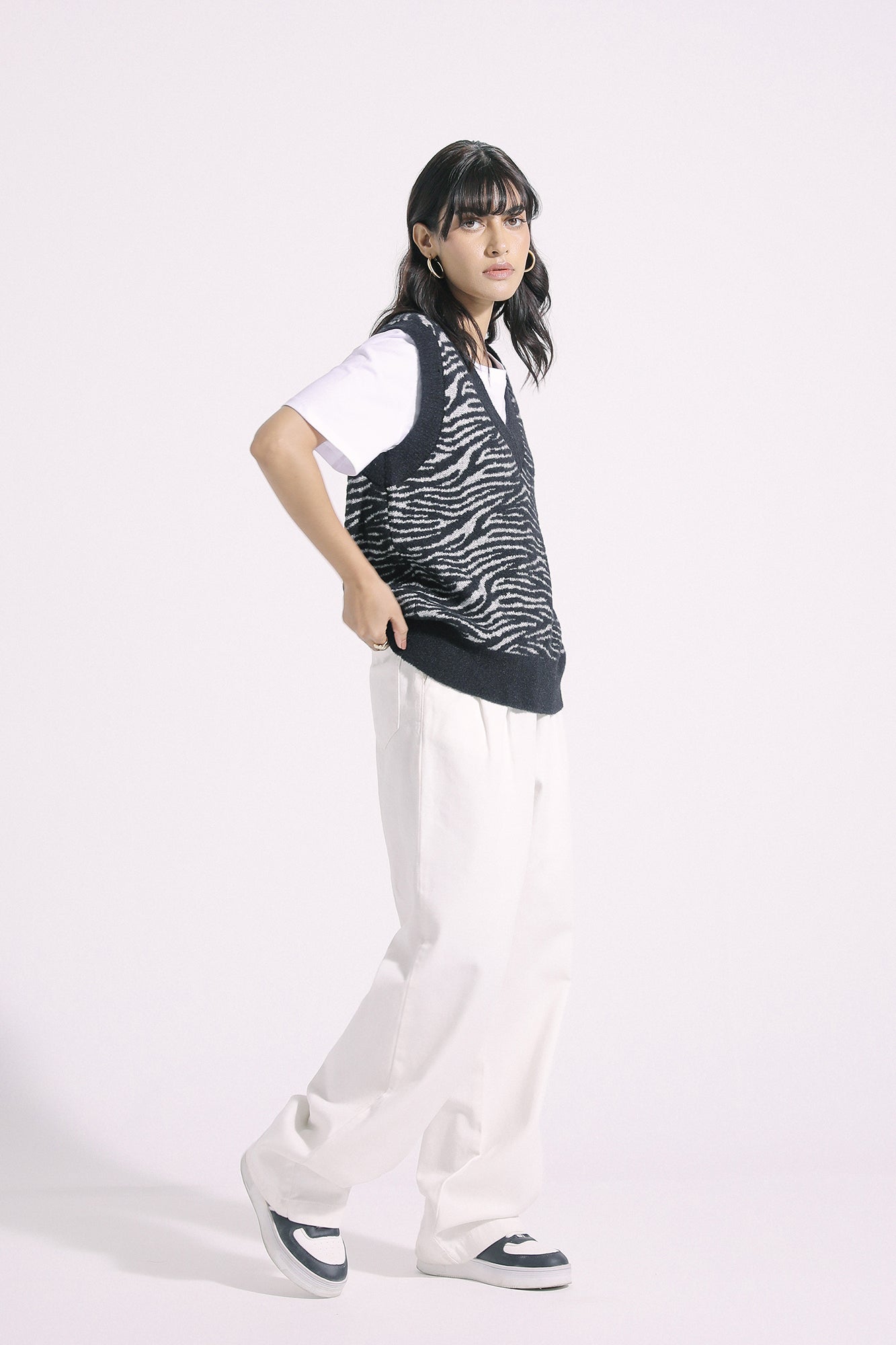 Ethnic - ZEBRA JACQUARD KNIT VEST (E0556/108/902)