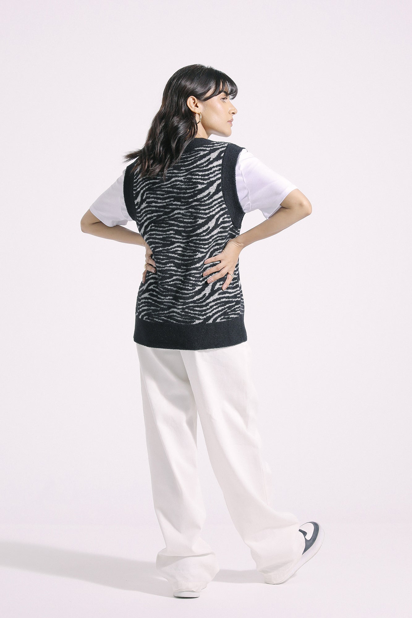 Ethnic - ZEBRA JACQUARD KNIT VEST (E0556/108/902)