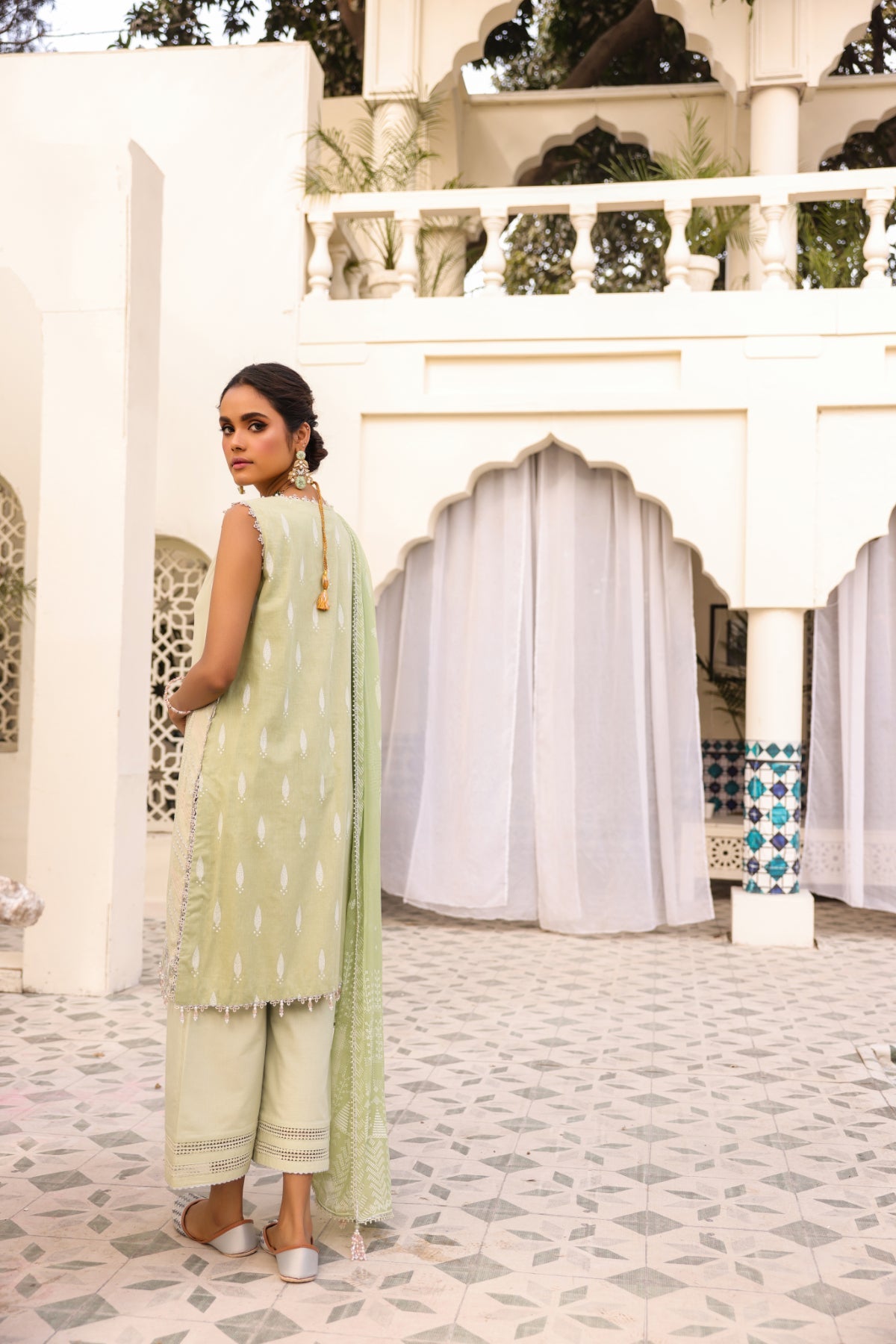 3 Pc Embroidered Lawn Suit With Poly Chiffon Dupatta