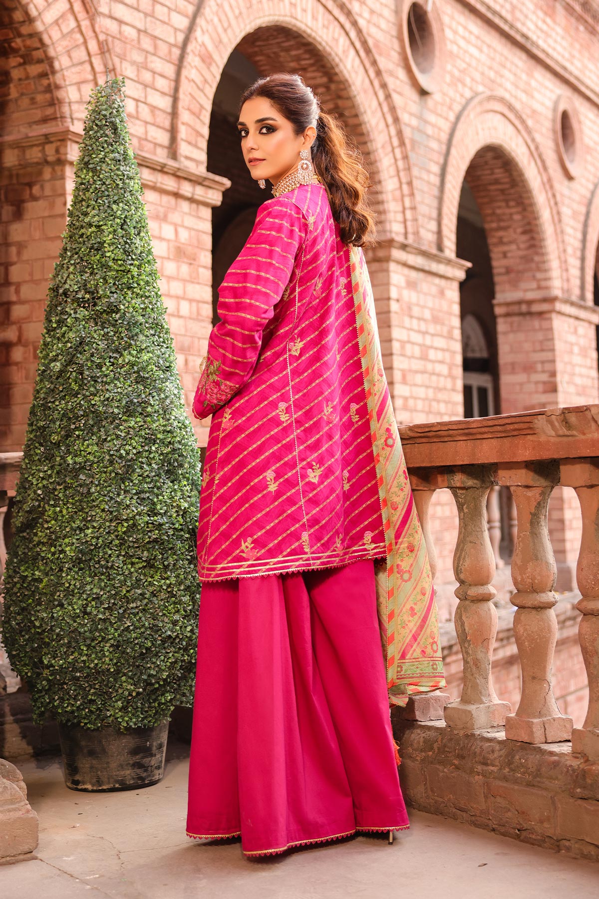 3 Pc Embroidered Jacquard Suit With Poly Lawn Dupatta