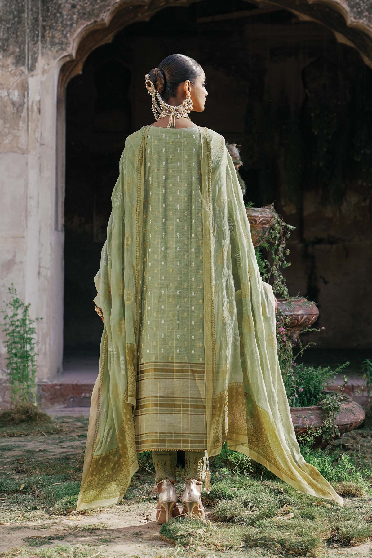 2 Pc Embroidered Jacquard Suit With Chiffon Dupatta