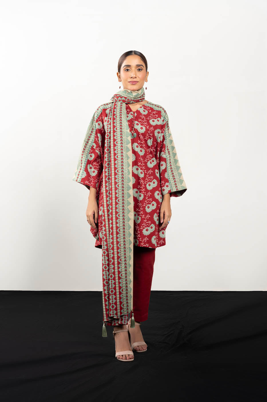 3 Pc Printed Khaddar Suit With Khaddar Dupatta