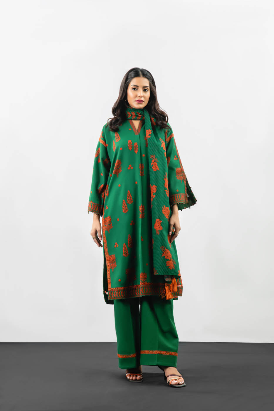 3 Pc Printed Khaddar Suit With Khaddar Dupatta