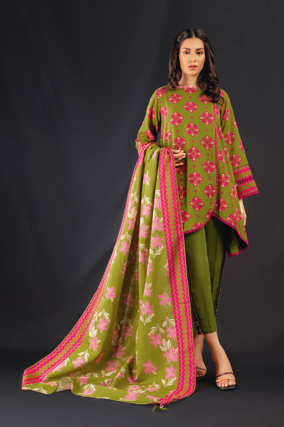 3 Pc Printed Khaddar Suit With Khaddar Dupatta