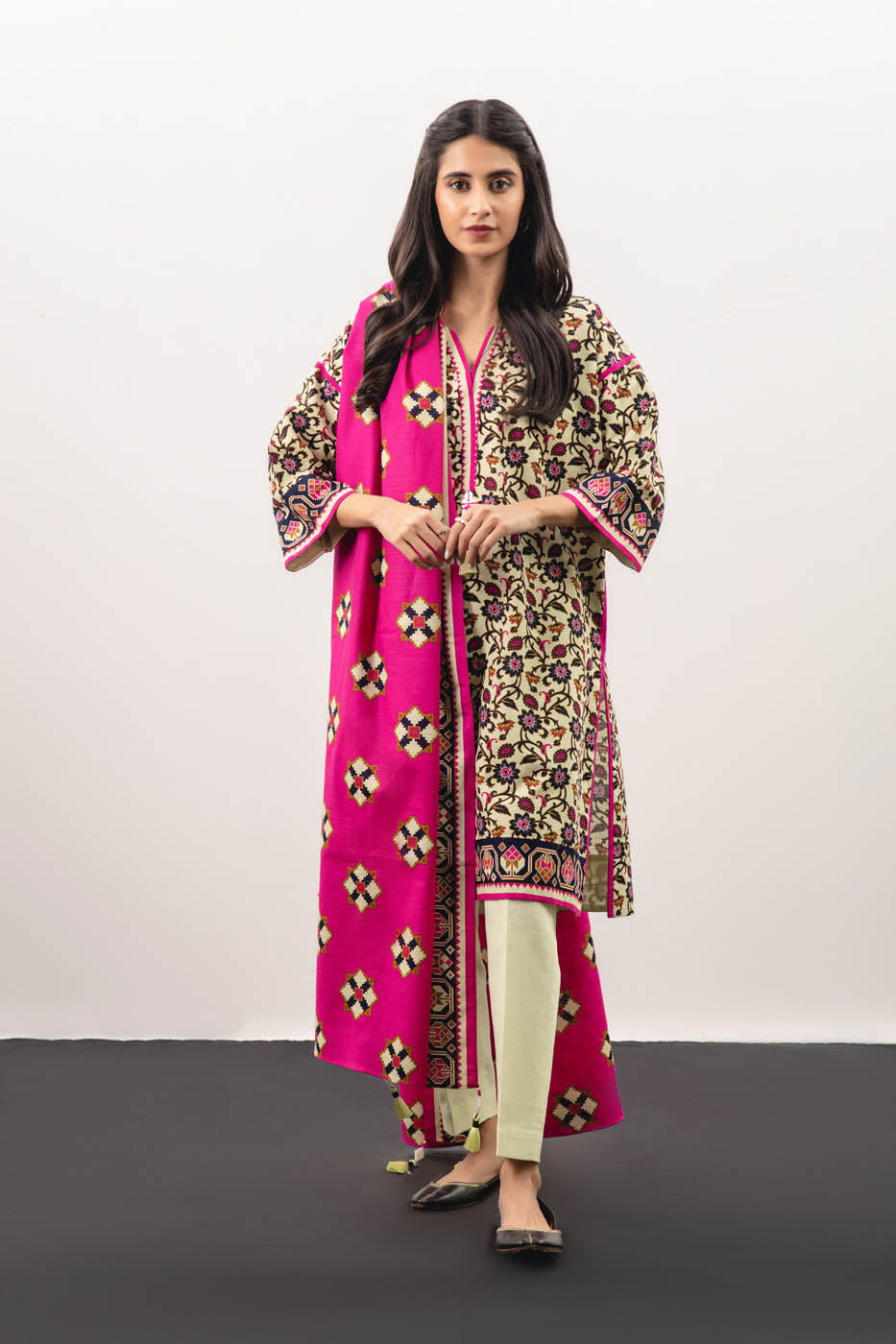 3 Pc Printed Khaddar Suit With Khaddar Dupatta