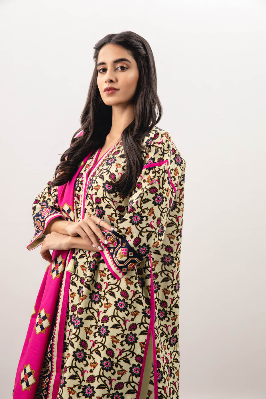 3 Pc Printed Khaddar Suit With Khaddar Dupatta