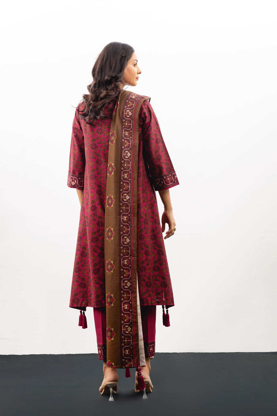 3 Pc Printed Khaddar Suit With Khaddar Dupatta