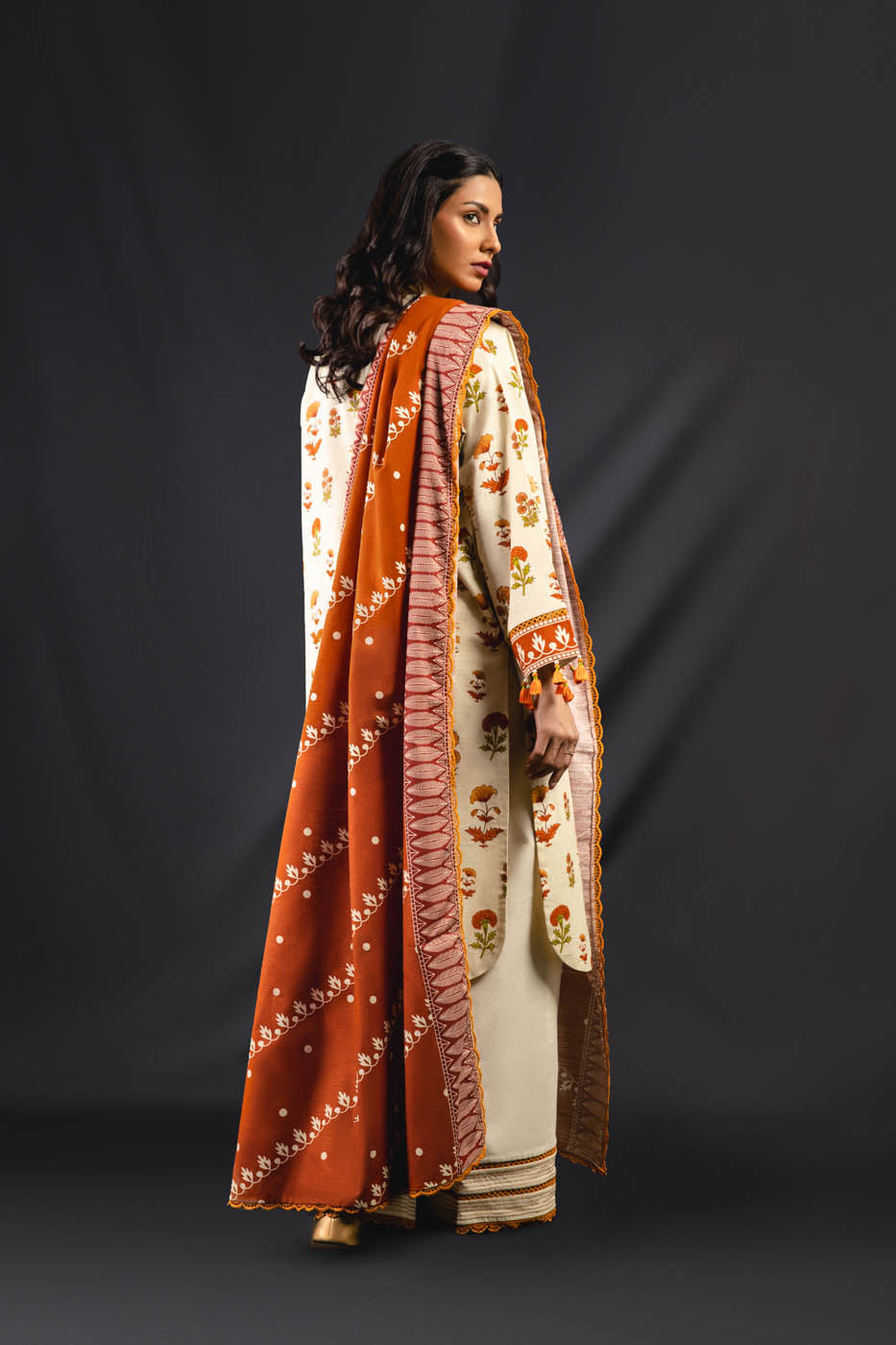 3 Pc Printed Khaddar Suit With Khaddar Dupatta