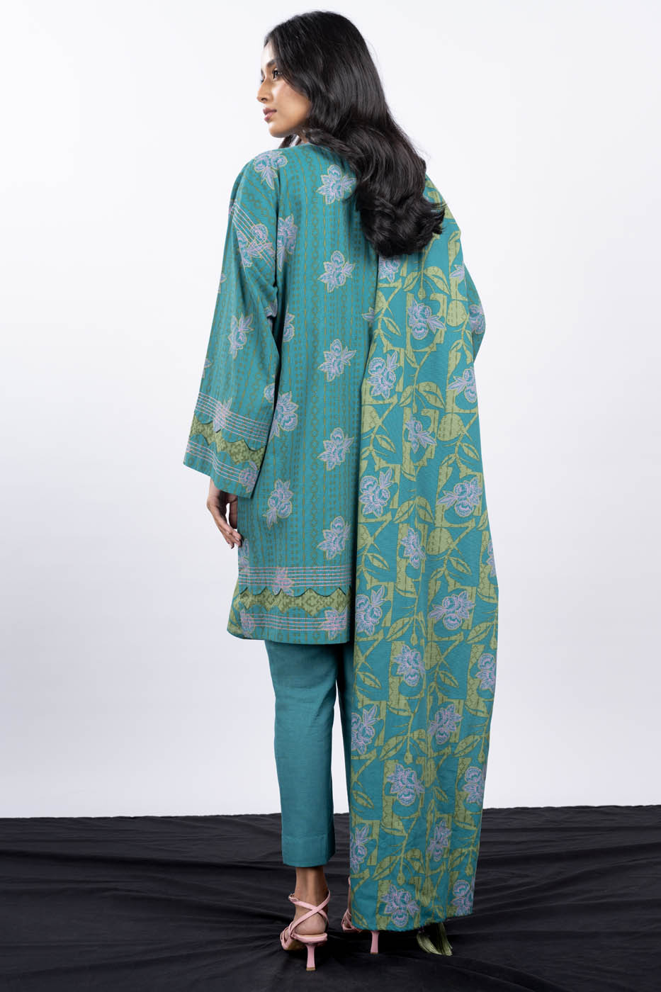 3 Pc Printed Khaddar Suit With Khaddar Dupatta