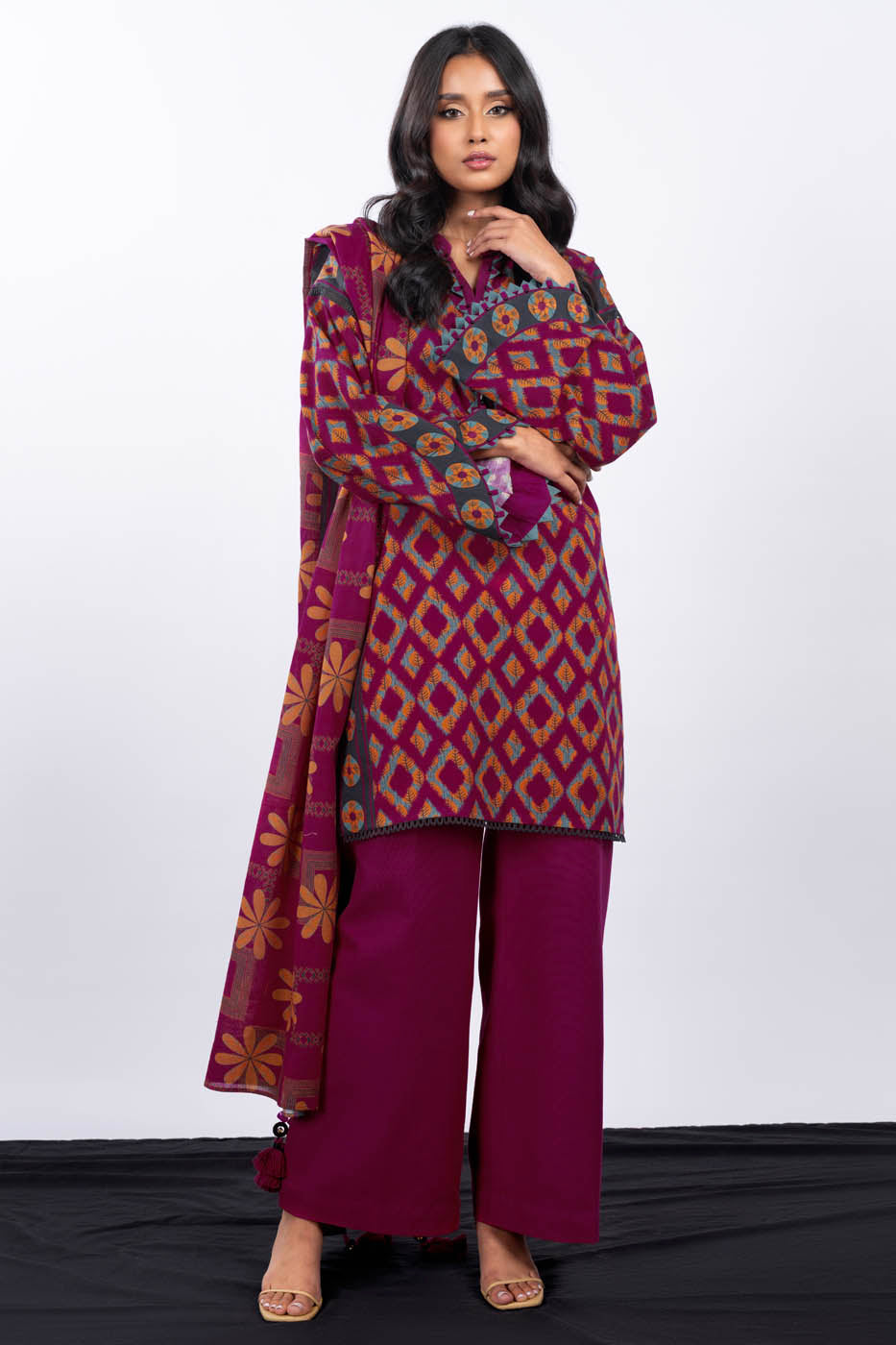 3 Pc Printed Khaddar Suit With Khaddar Dupatta