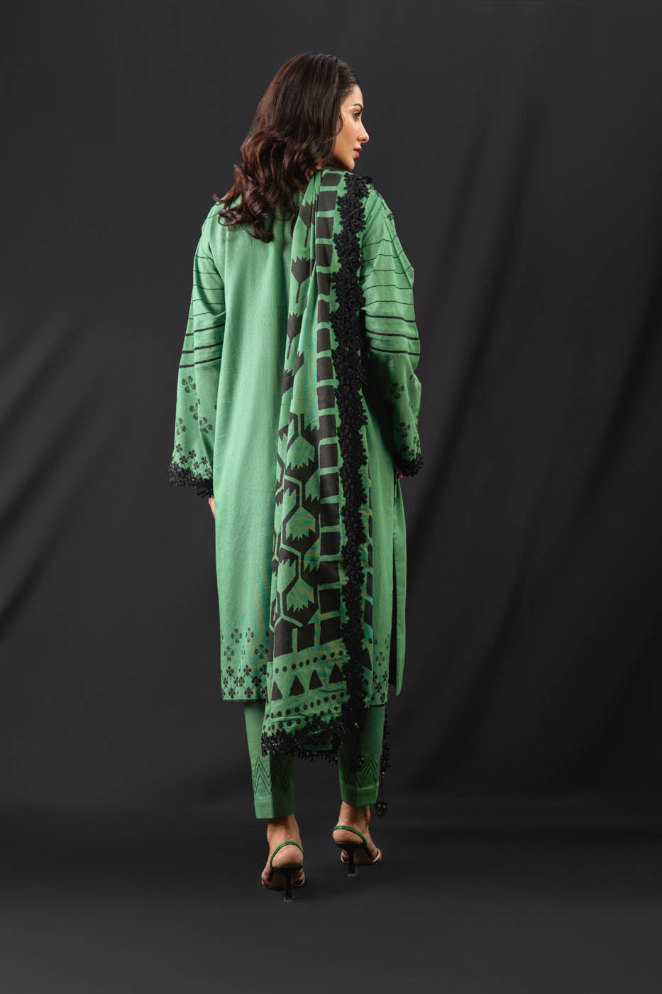 3 Pc Printed Karandi Suit With Karandi Dupatta