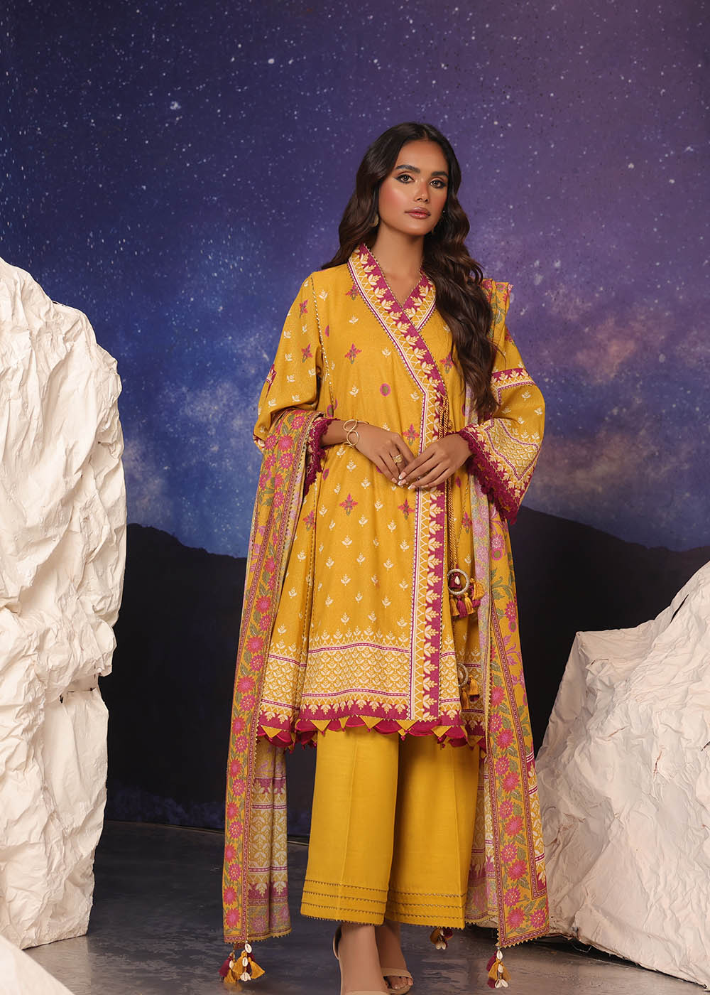 3 Pc Printed Karandi Suit With Karandi Dupatta