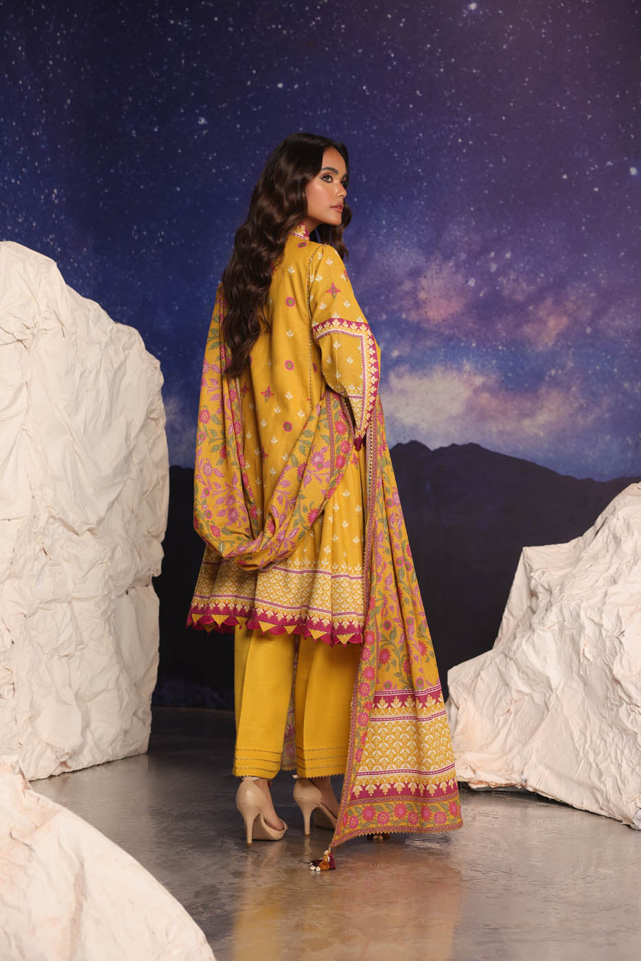 3 Pc Printed Karandi Suit With Karandi Dupatta