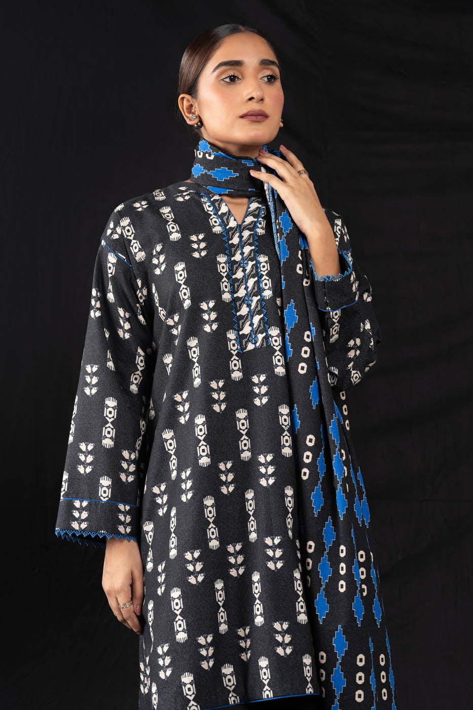 3 Pc Printed Karandi Suit With Karandi Dupatta