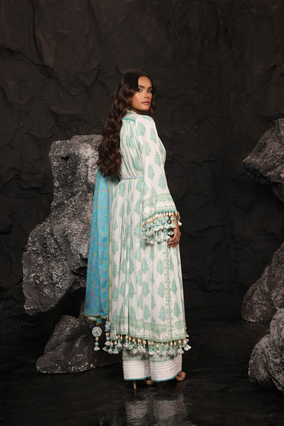 3 Pc Printed Khaddar Suit With Pashmina Shawl