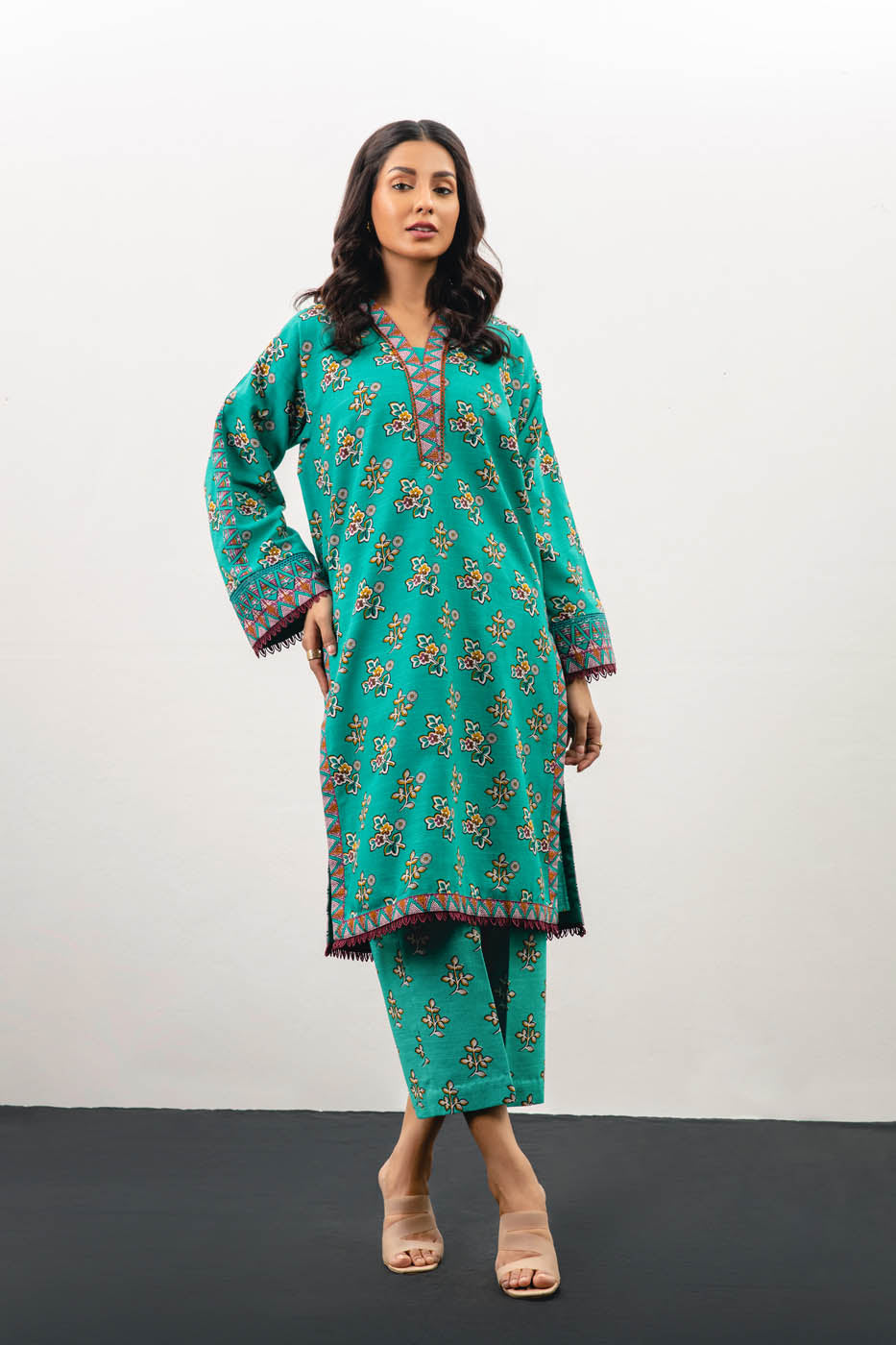 2 Pc Printed Khaddar Suit With Khaddar Trouser