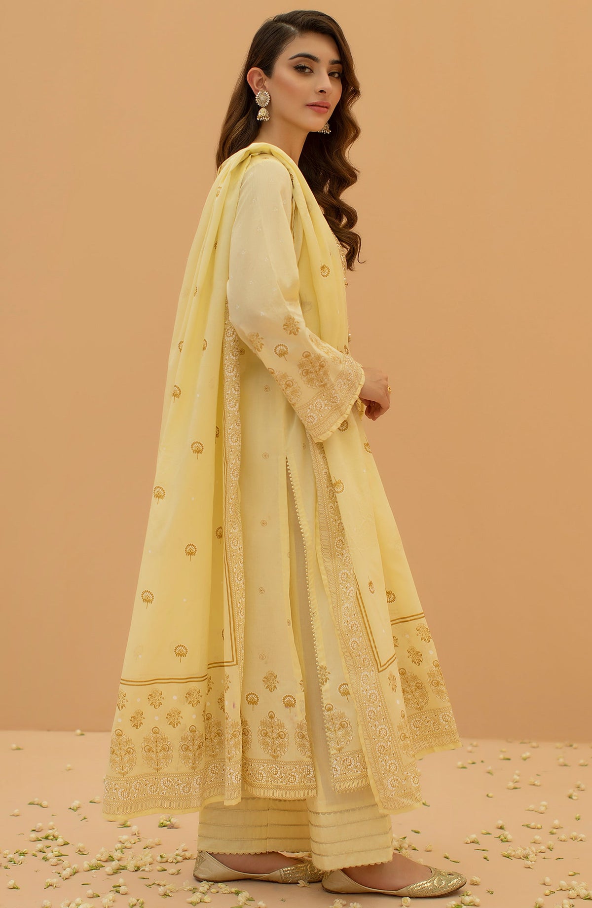 Orient - Unstitched 3 Piece Embroidered Lawn Shirt , Cambric Pant and Lawn Dupatta