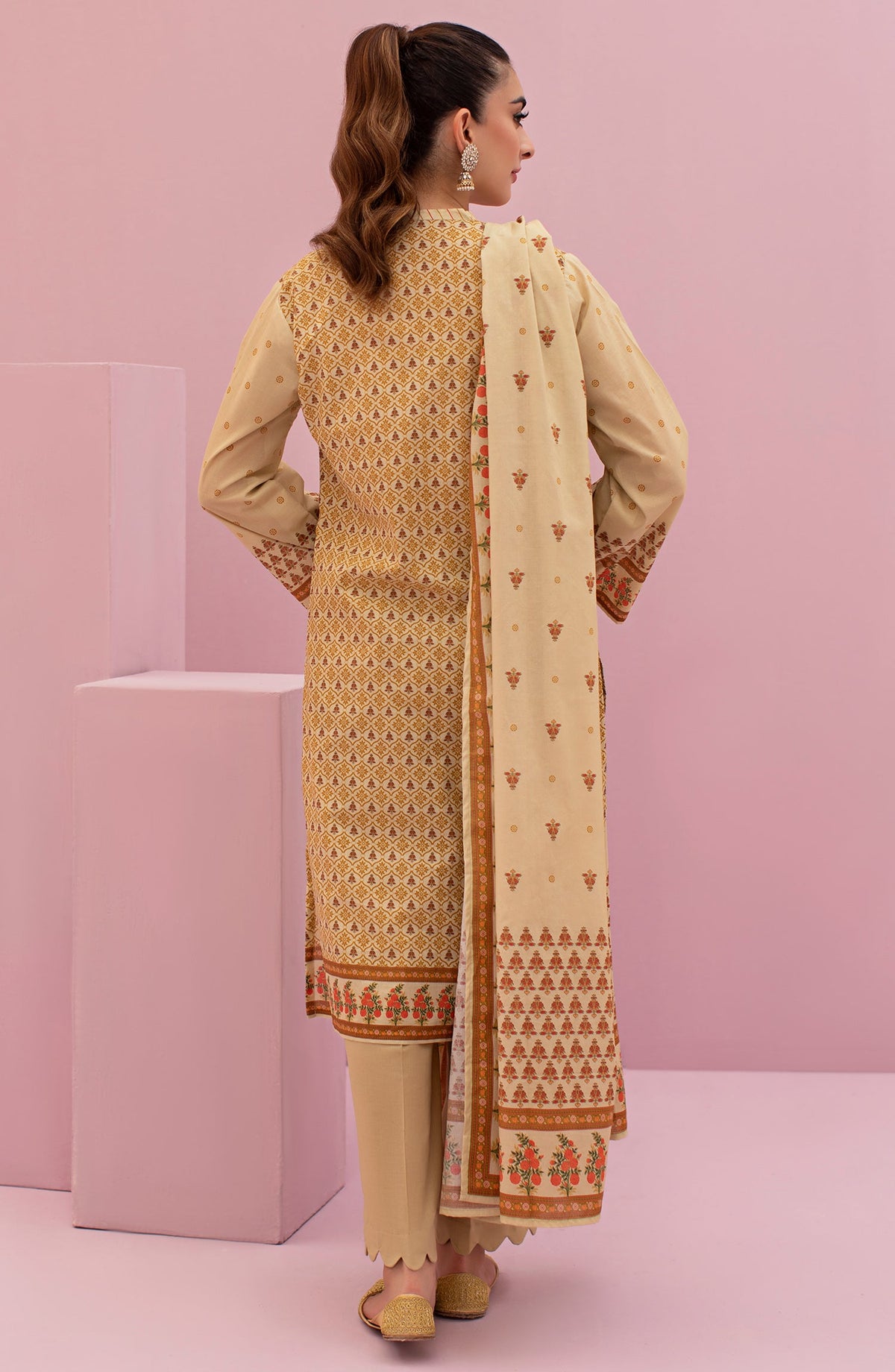 Orient - Unstitched 3 Piece Printed Lawn Shirt , Cambric Pant and Lawn Dupatta