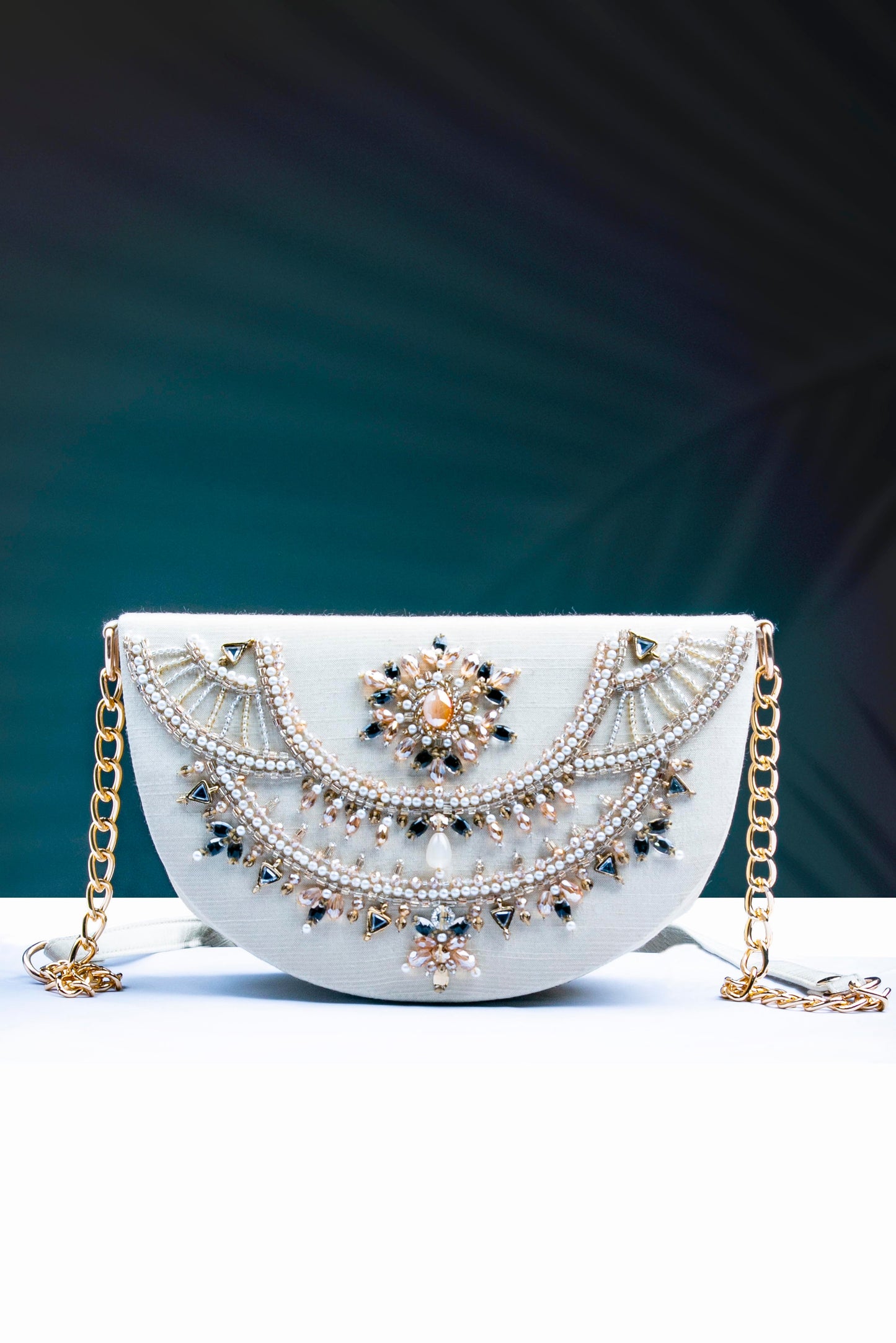 Chinyere - GUILDED C (AA4944