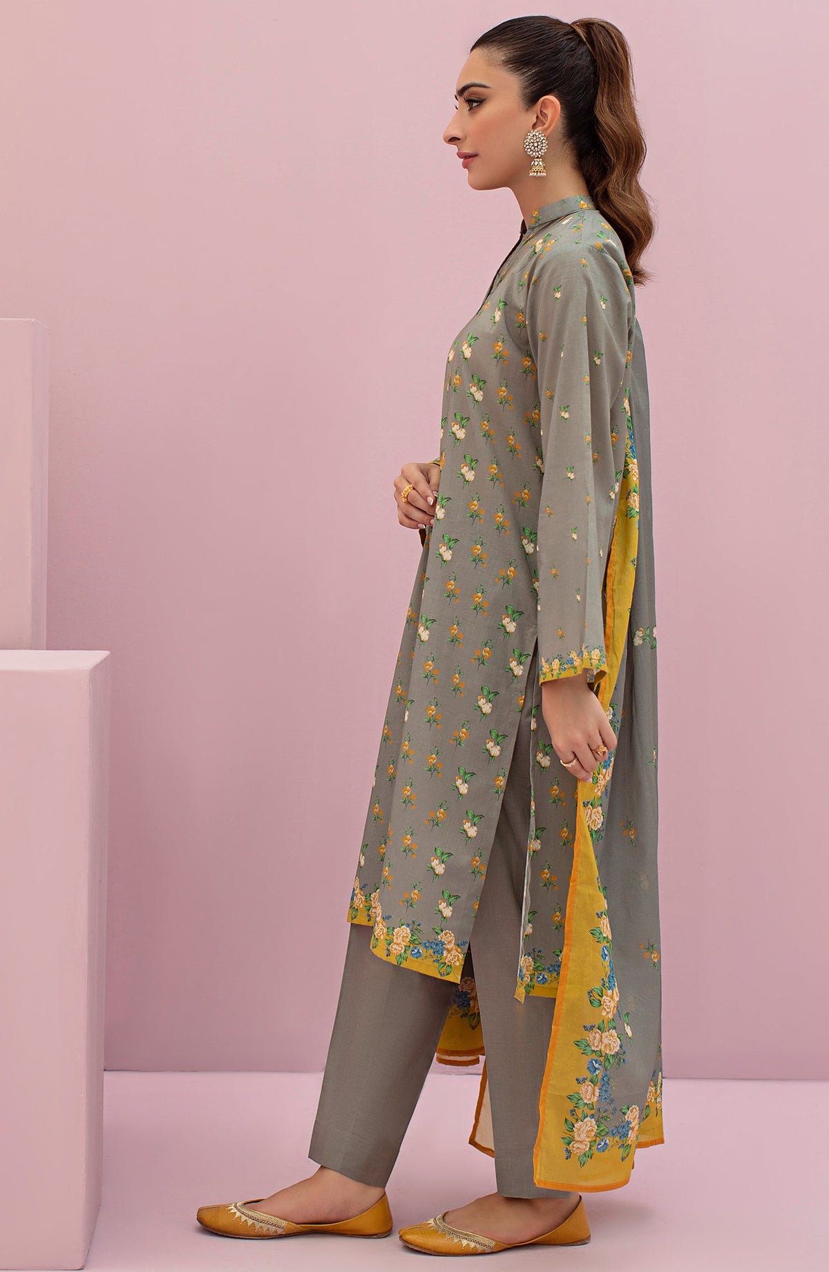 Orient - Unstitched 3 Piece Printed Lawn Shirt , Cambric Pant and Lawn Dupatta
