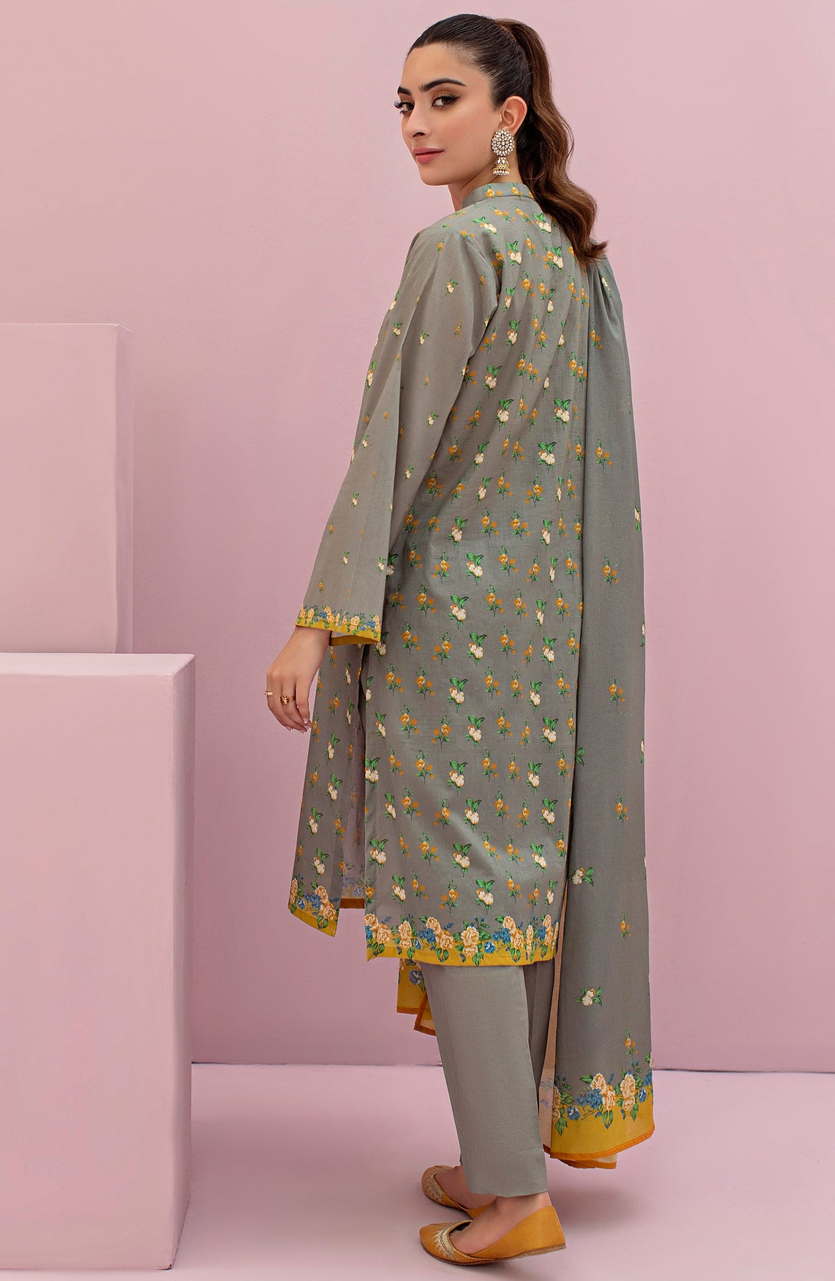 Orient - Unstitched 3 Piece Printed Lawn Shirt , Cambric Pant and Lawn Dupatta