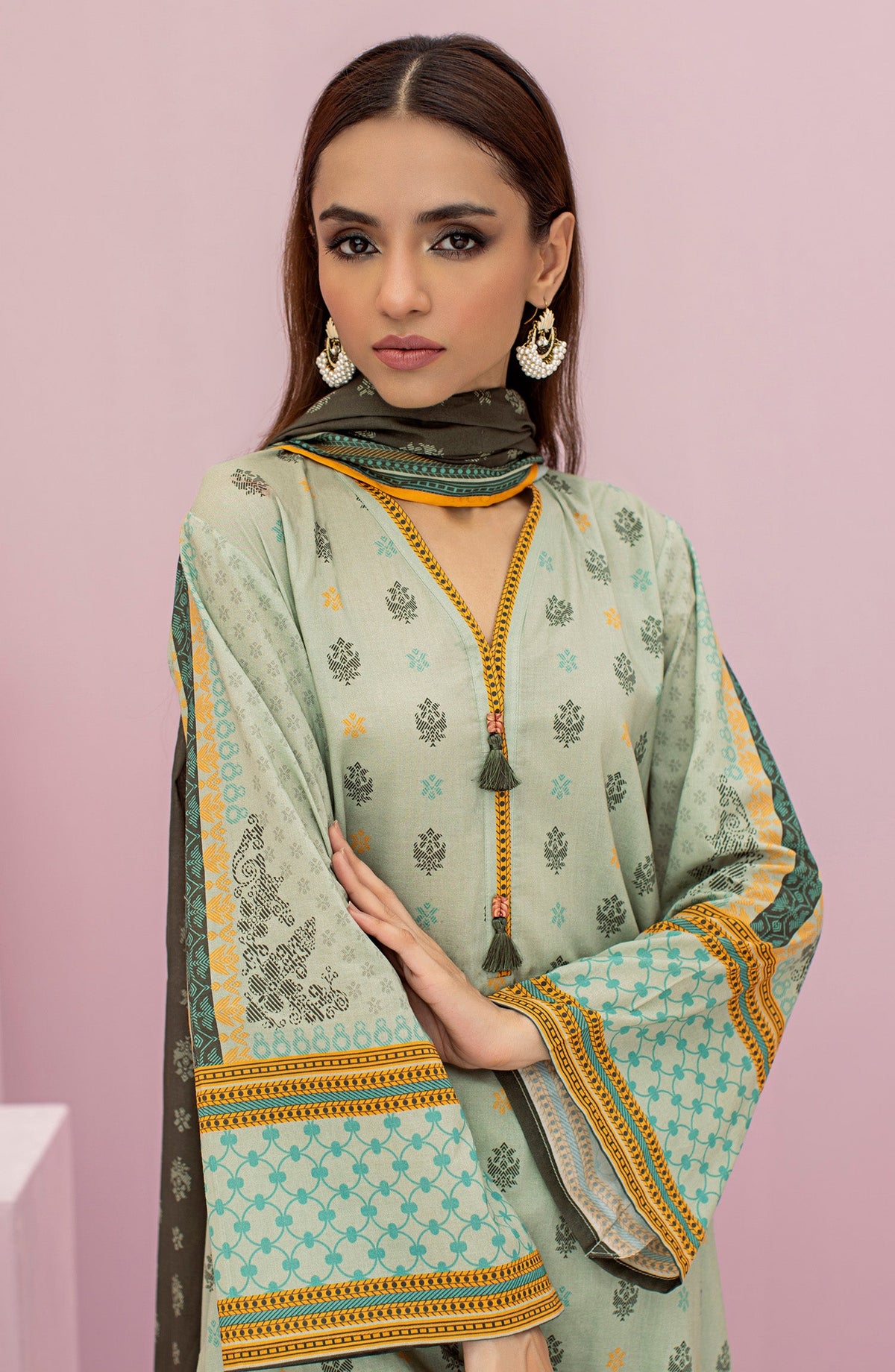 Orient - Unstitched 3 Piece Printed Lawn Shirt , Cambric Pant and Lawn Dupatta