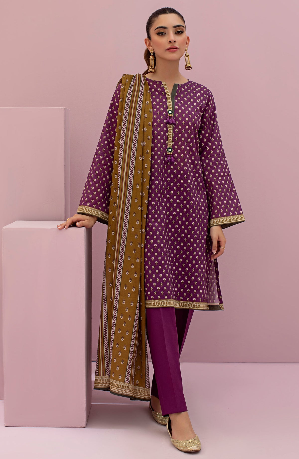 Orient - Unstitched 3 Piece Printed Lawn Shirt , Cambric Pant and Lawn Dupatta