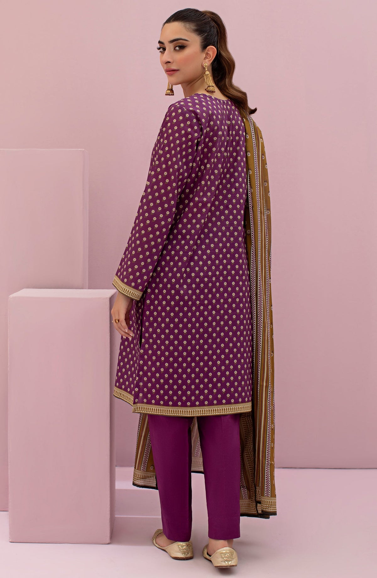 Orient - Unstitched 3 Piece Printed Lawn Shirt , Cambric Pant and Lawn Dupatta
