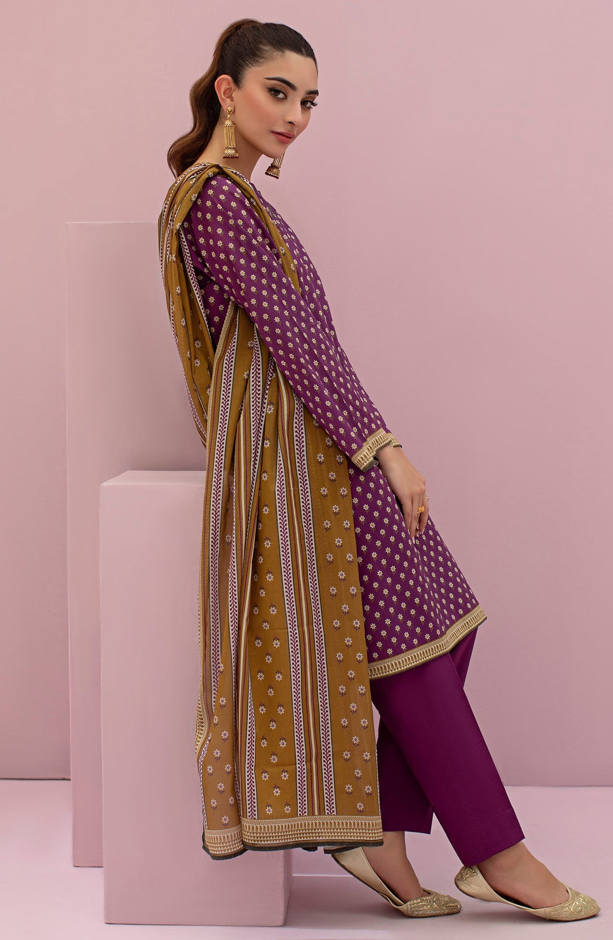 Orient - Unstitched 3 Piece Printed Lawn Shirt , Cambric Pant and Lawn Dupatta