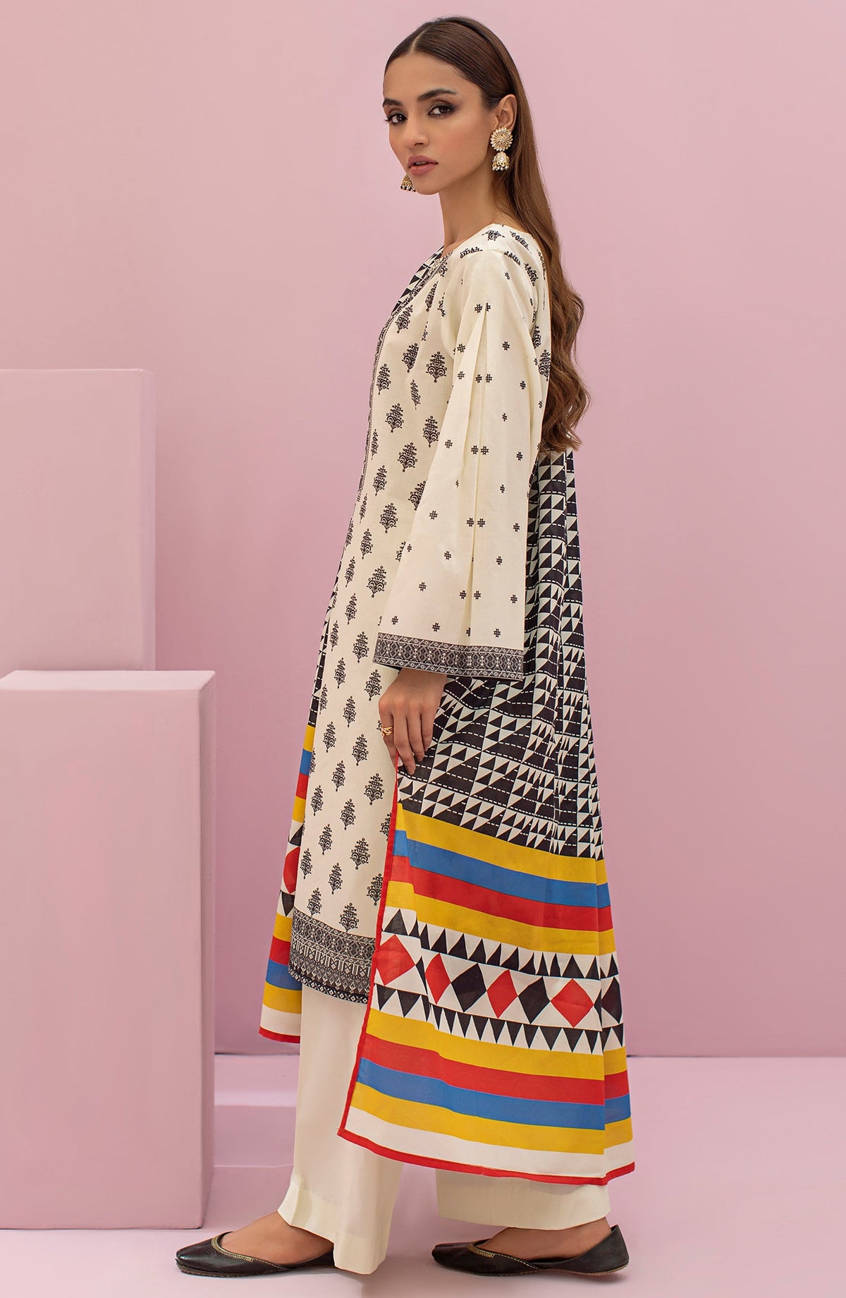 Orient - Unstitched 3 Piece Printed Lawn Shirt , Cambric Pant and Lawn Dupatta