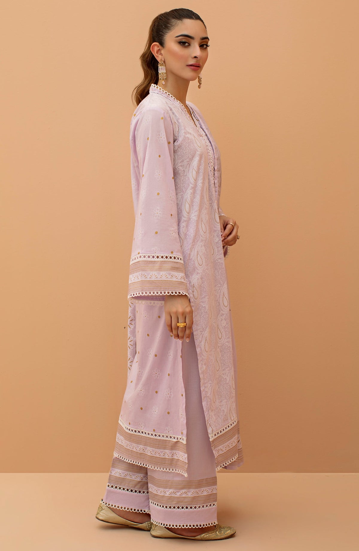 Orient - Unstitched 3 Piece Printed Lawn Shirt , Cambric Pant and Lawn Dupatta