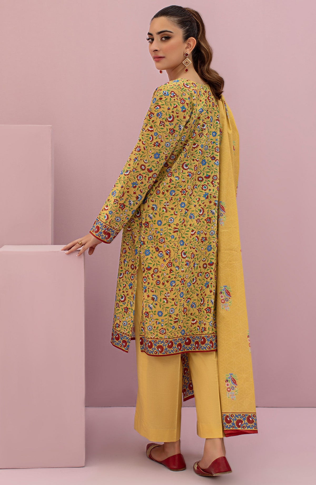 Orient - Unstitched 3 Piece Printed Lawn Shirt , Cambric Pant and Lawn Dupatta
