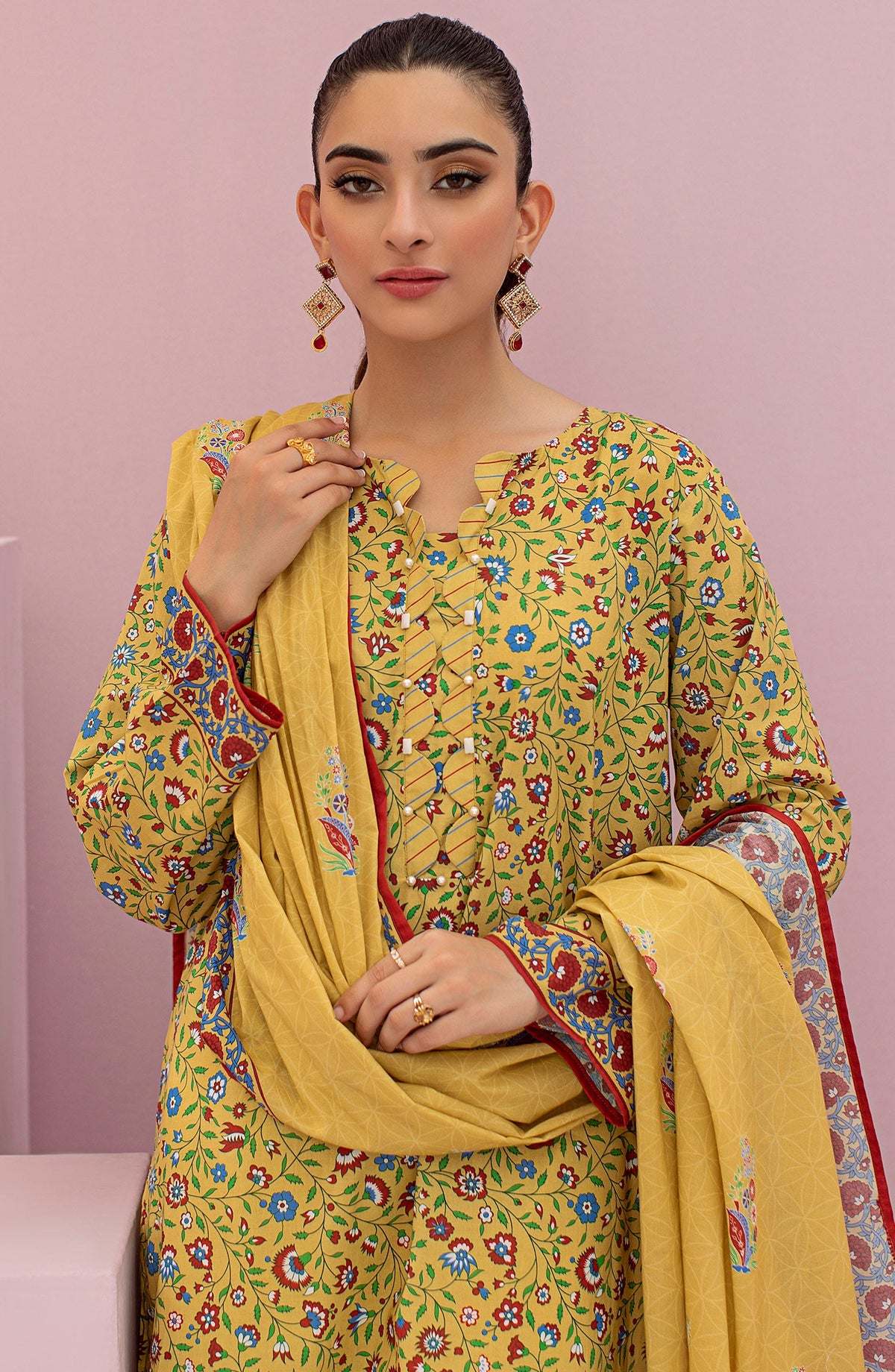 Orient - Unstitched 3 Piece Printed Lawn Shirt , Cambric Pant and Lawn Dupatta