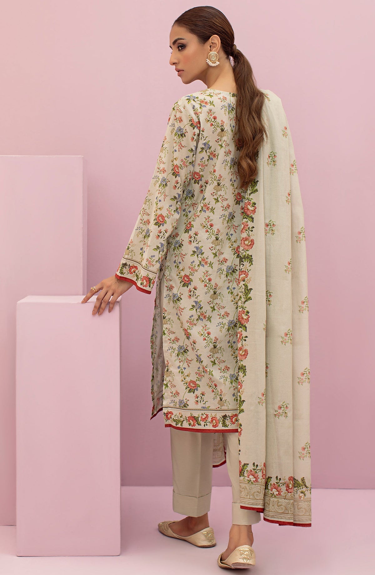 Orient - Unstitched 3 Piece Printed Lawn Shirt , Cambric Pant and Lawn Dupatta