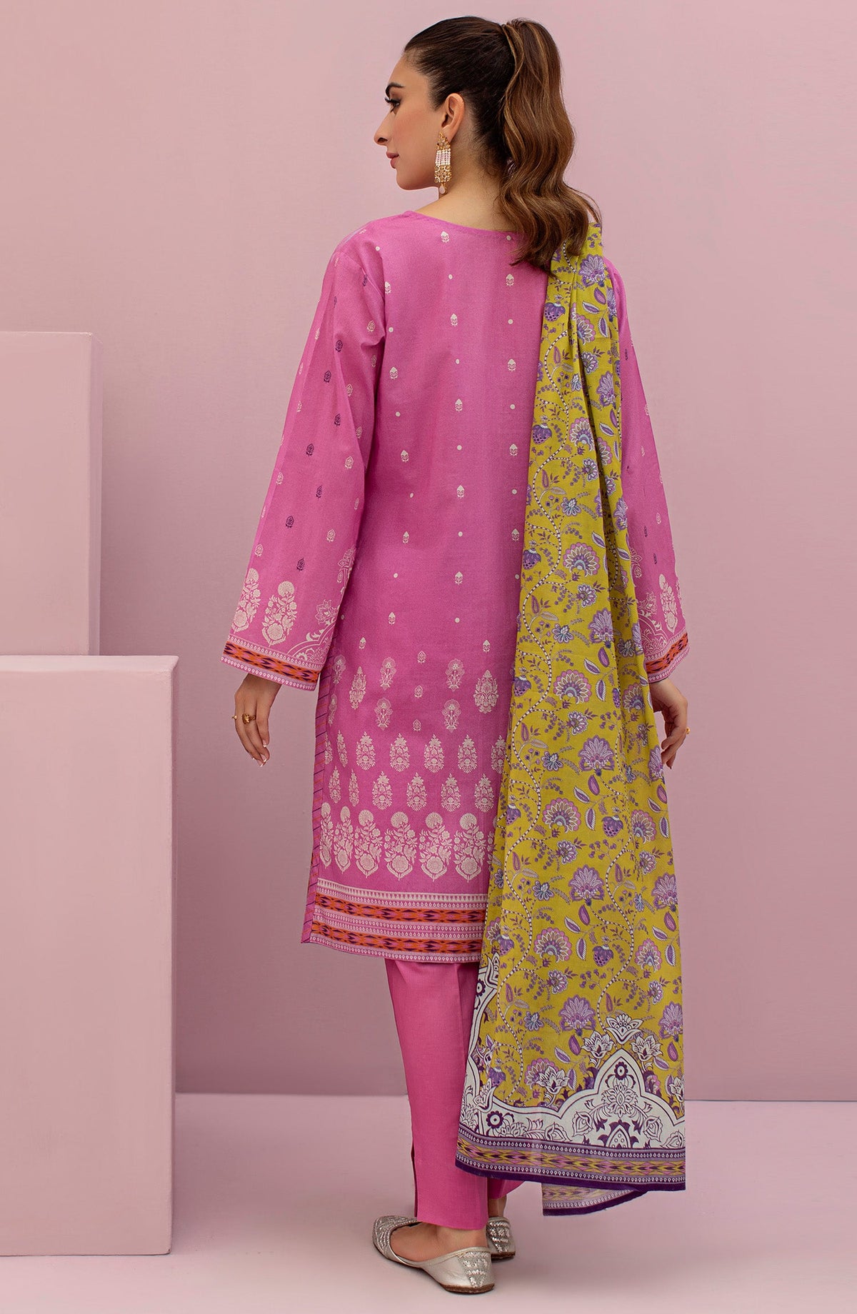 Orient - Unstitched 3 Piece Printed Lawn Shirt , Cambric Pant and Lawn Dupatta