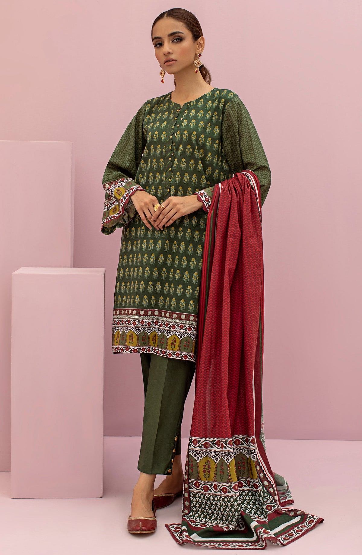 Orient - Unstitched 3 Piece Printed Lawn Shirt , Cambric Pant and Lawn Dupatta