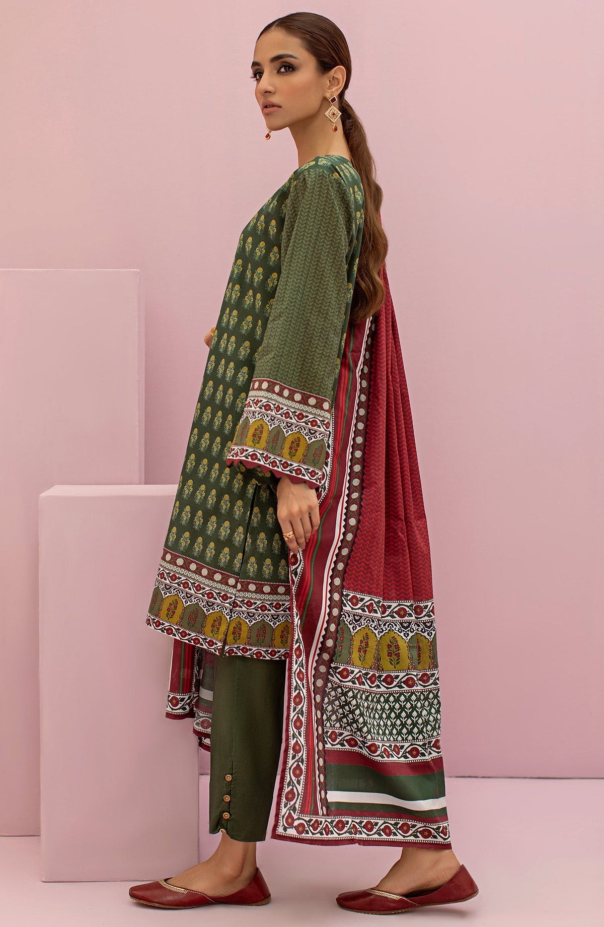 Orient - Unstitched 3 Piece Printed Lawn Shirt , Cambric Pant and Lawn Dupatta