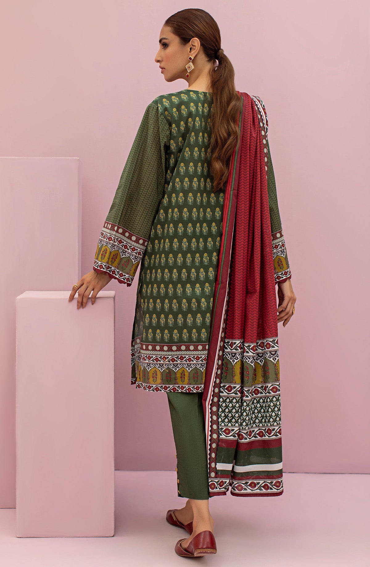 Orient - Unstitched 3 Piece Printed Lawn Shirt , Cambric Pant and Lawn Dupatta