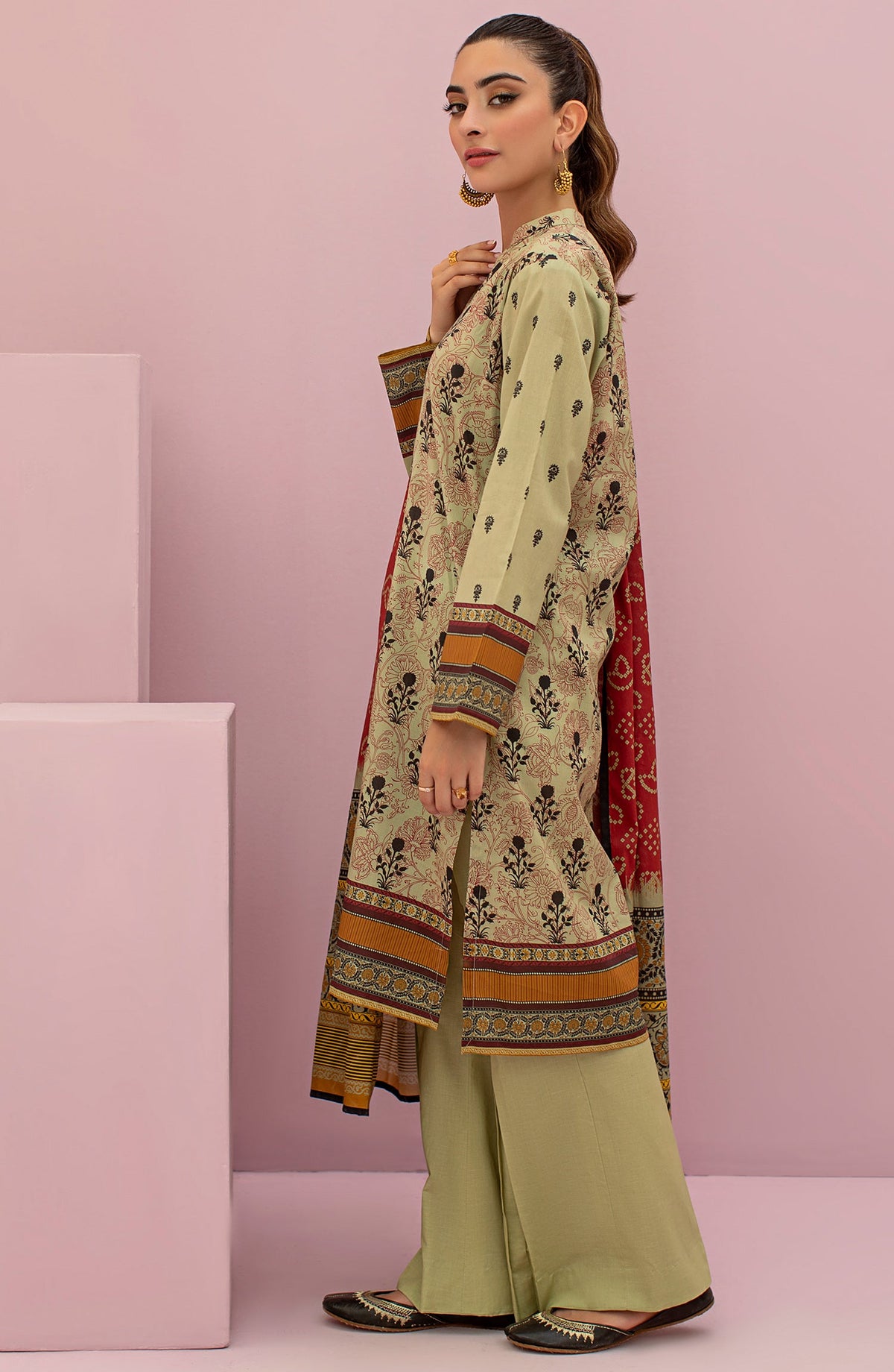 Orient - Unstitched 3 Piece Printed Lawn Shirt , Cambric Pant and Lawn Dupatta