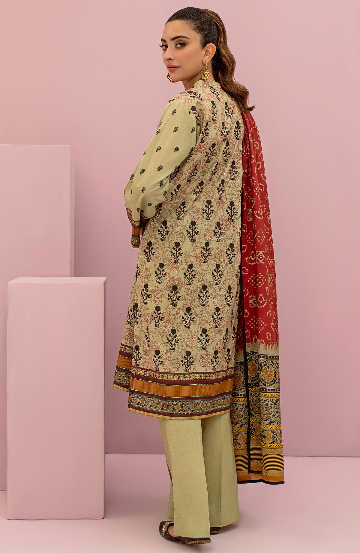 Orient - Unstitched 3 Piece Printed Lawn Shirt , Cambric Pant and Lawn Dupatta