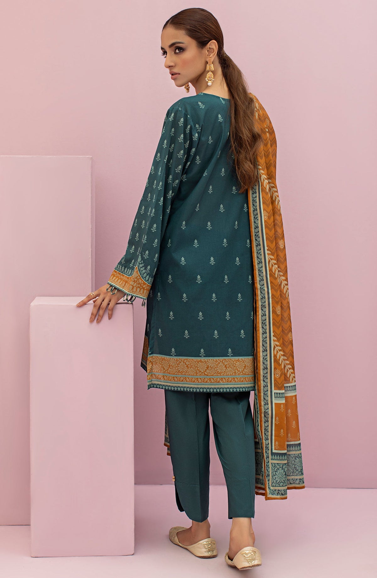 Orient - Unstitched 3 Piece Printed Lawn Shirt , Cambric Pant and Lawn Dupatta