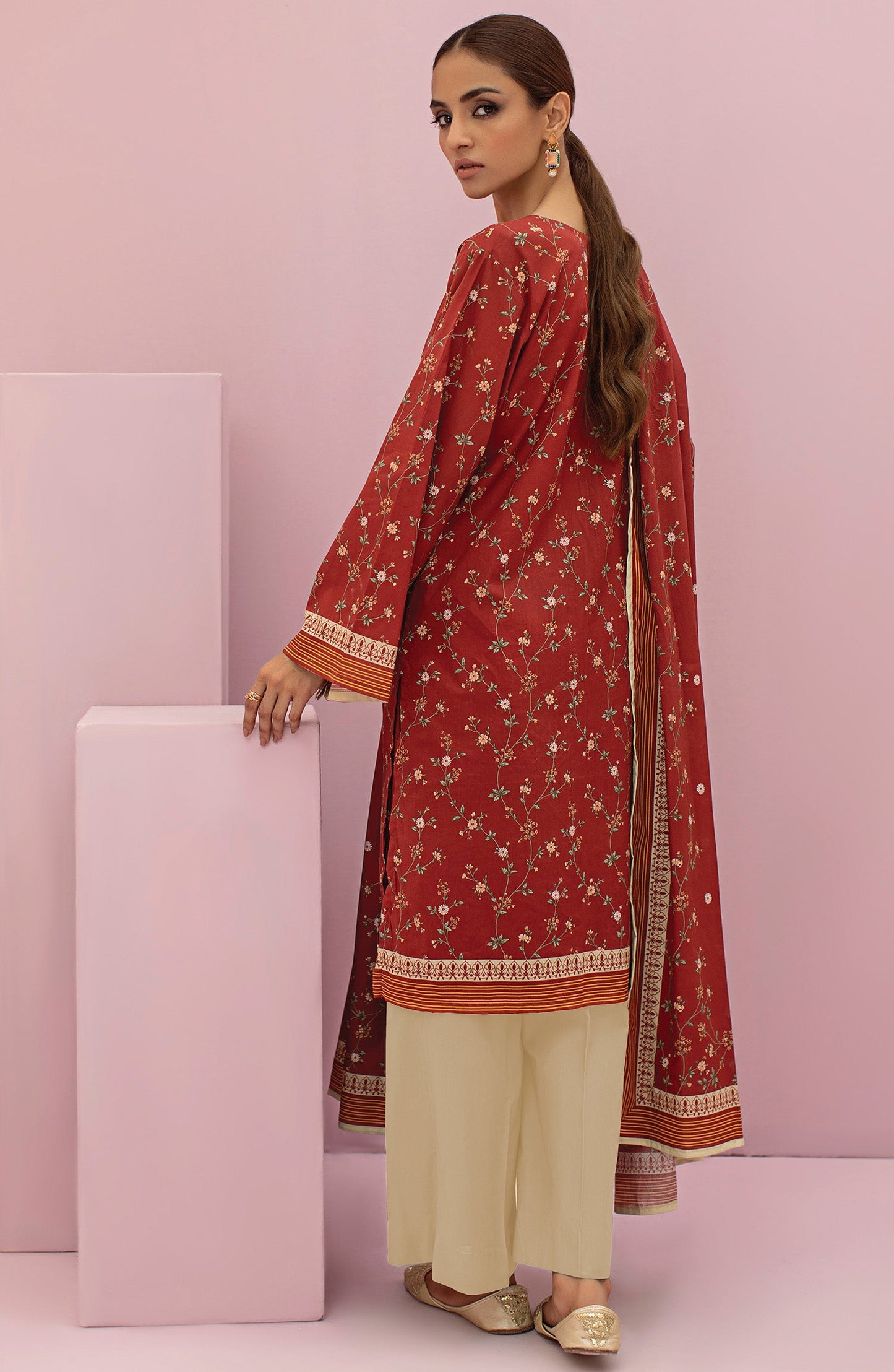 Orient - Unstitched 3 Piece Printed Lawn Shirt , Cambric Pant and Lawn Dupatta